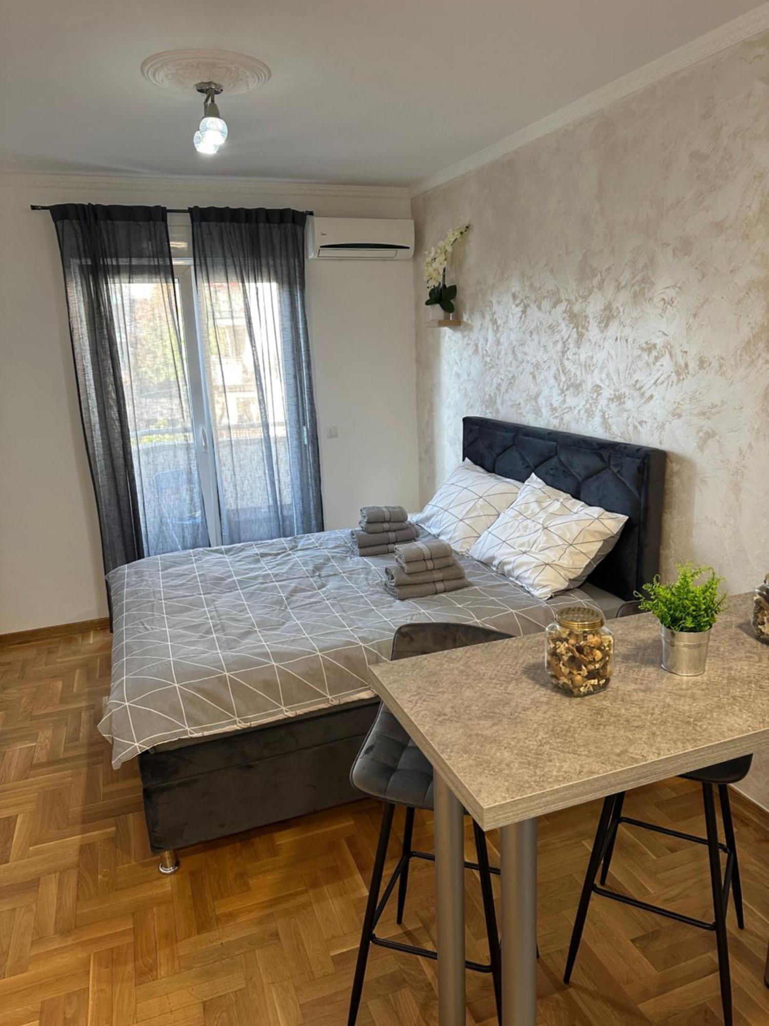 Xenija Apartment